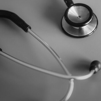 Ιατρικό λάθος: «Κάθε 6 μήνες κάνω χειρουργείο» – Ένοχοι δύο γιατροί